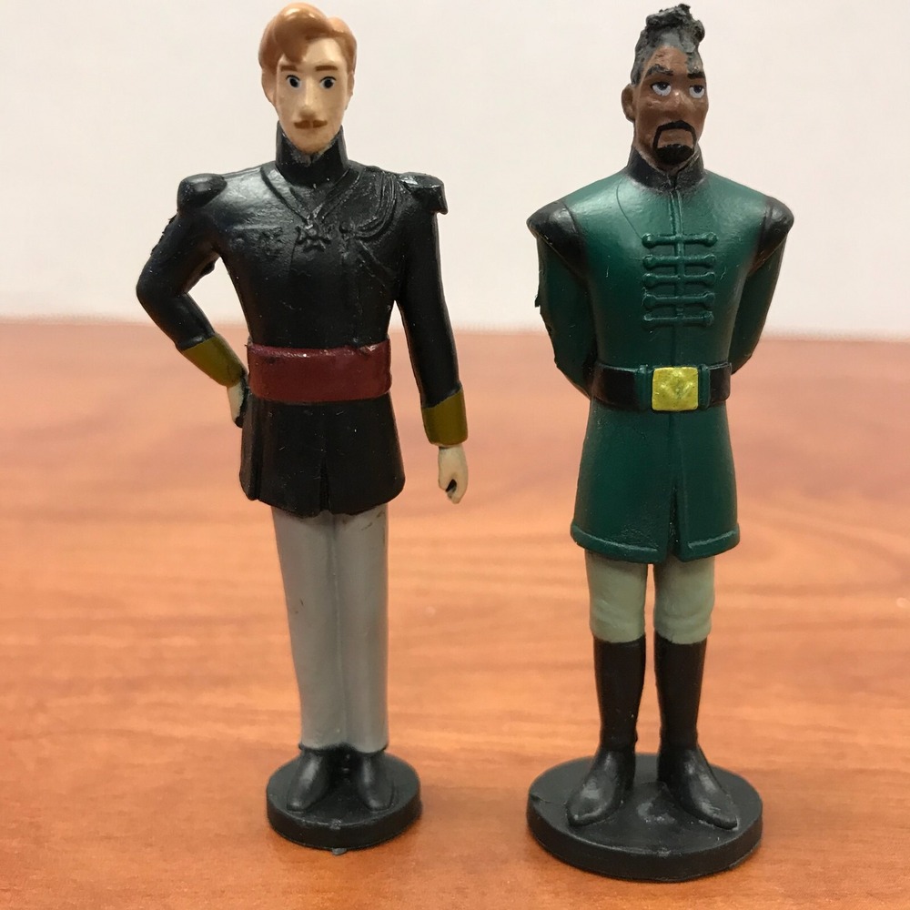 Disney Frozen II Lieutenant Mattias and King Agnarr 3" figures
